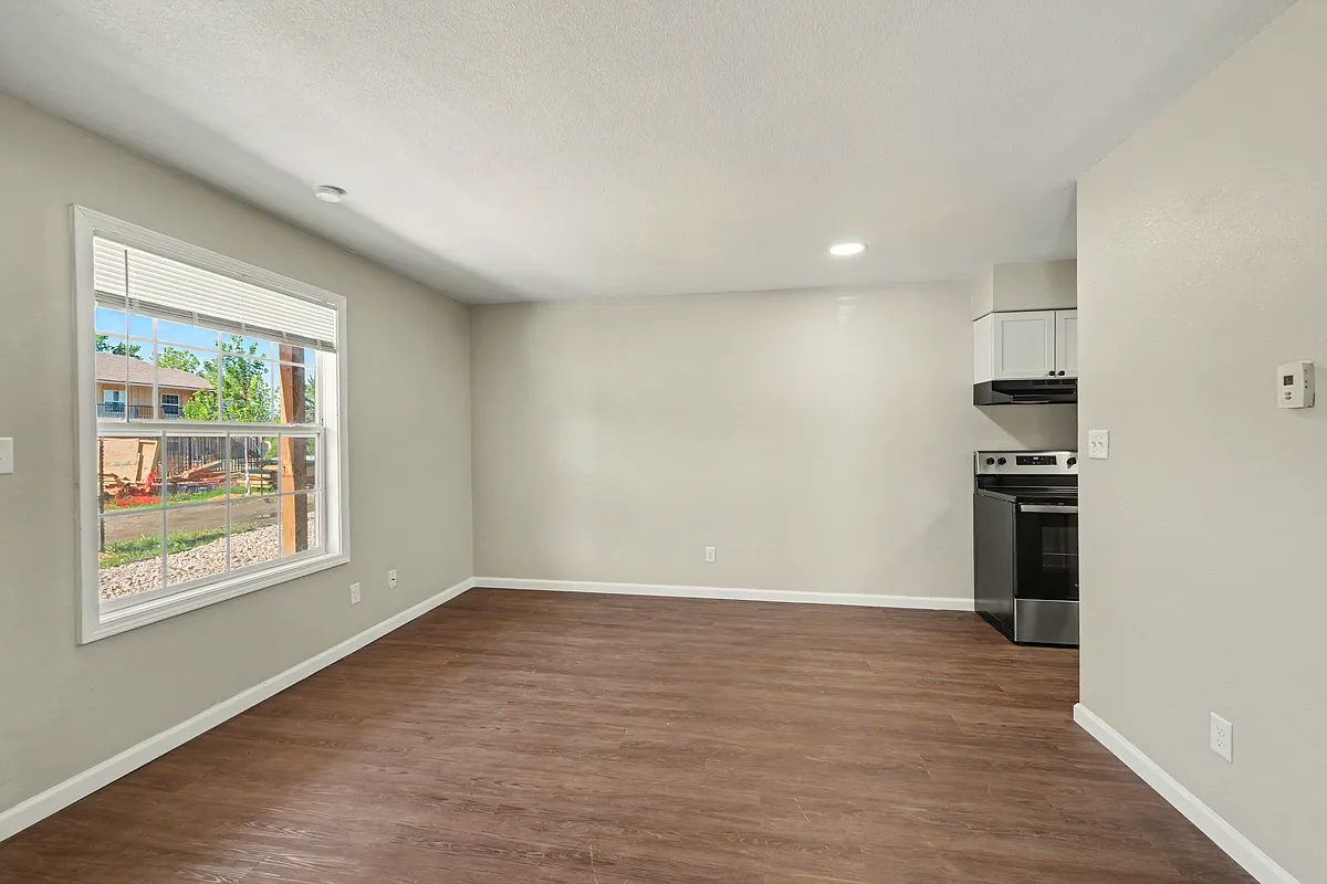 Building Photo - 2140 E Crawford St #2