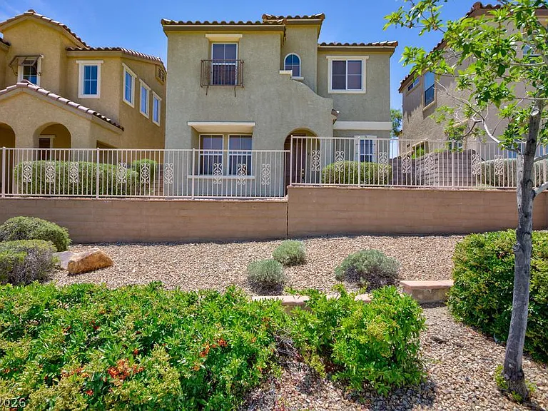 944 Douglas Flat Pl — Photo 4