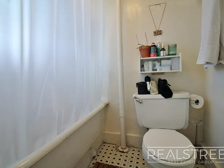 1154 Myrtle Ave #3R — Photo 8