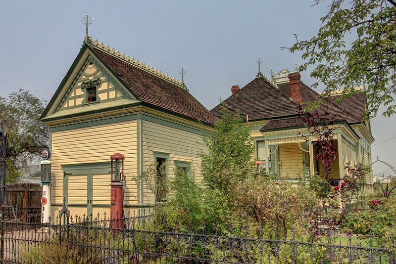 Carriage house