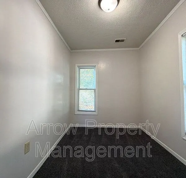 625 S 3rd St — Photo 6