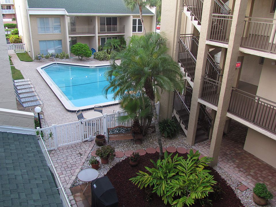 heated pool & barbecue area