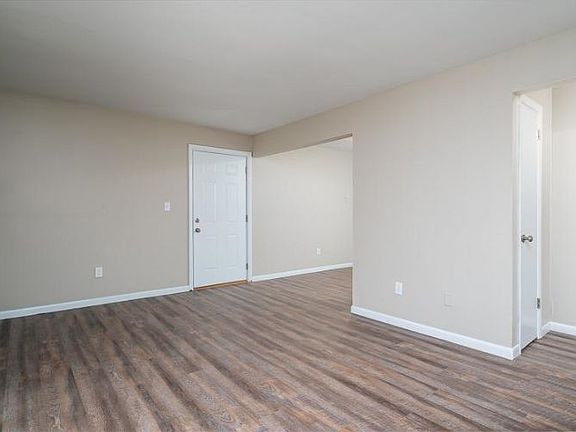 4th image of 186 Flintridge Dr #9