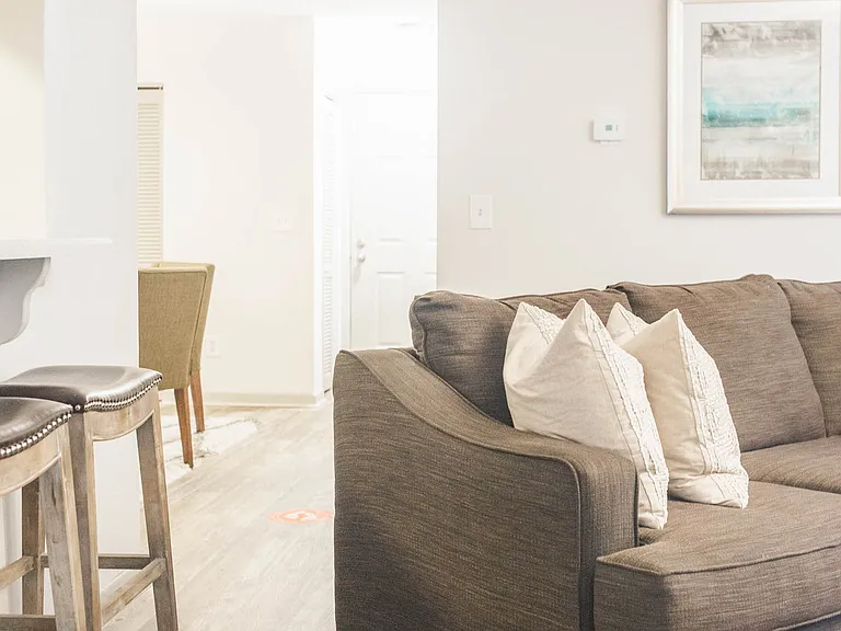 300 Hickory — Photo 2
