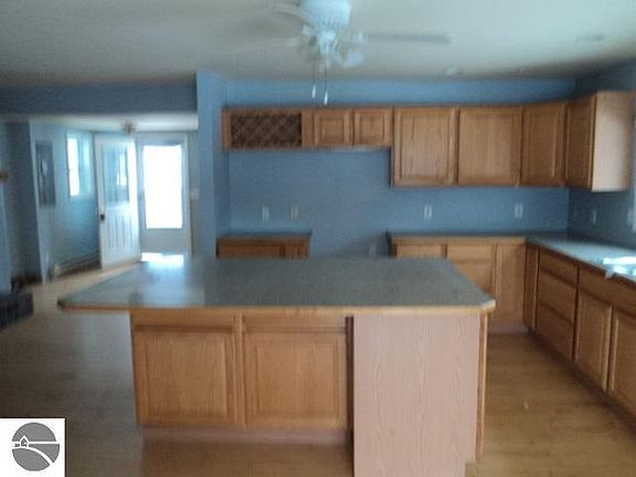 2nd image of 825 W 1st St