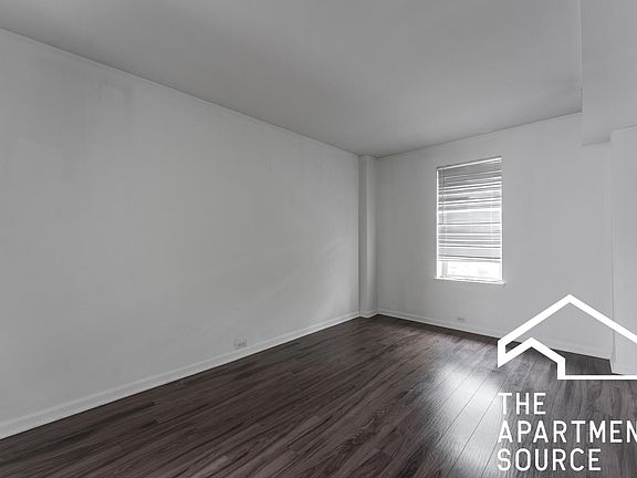 5th image of 926 W Carmen Ave #101