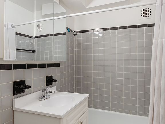 3rd image of 25 W 13th St APT 6JN