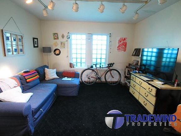 5th image of 2828 Lyndale Ave S