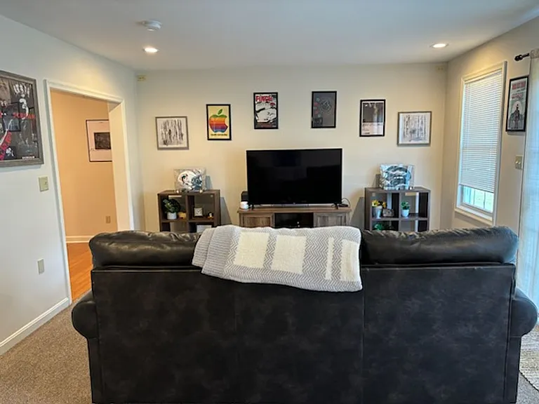 636 Hammond Dr — Photo 10