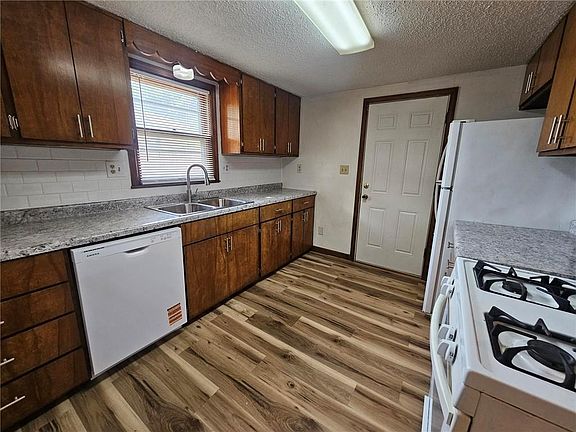5th image of 638 S Lake Dr