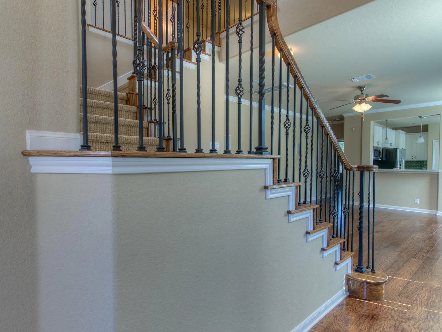3 bed, 2.5 bath, 2326 sqft, $2,800 — Photo 4