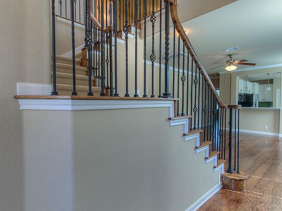 4th image of 405 Meadowlark St APT B