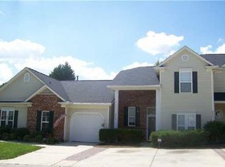 8868 Cinnabay Dr, Charlotte, NC 28216