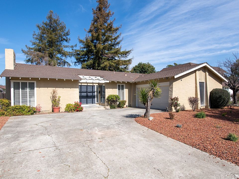 1st image of 317 Los Pinos Way