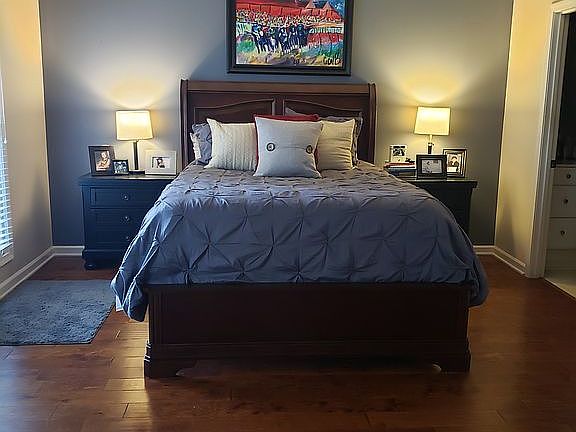 2nd image of 2112 Villa Sq