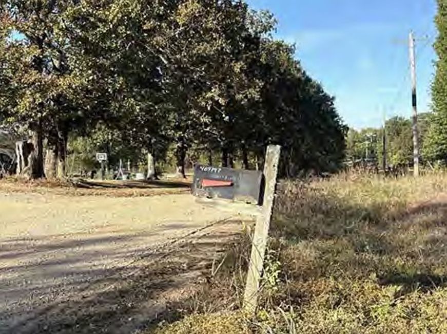 Exterior Neighborhood (street photo)