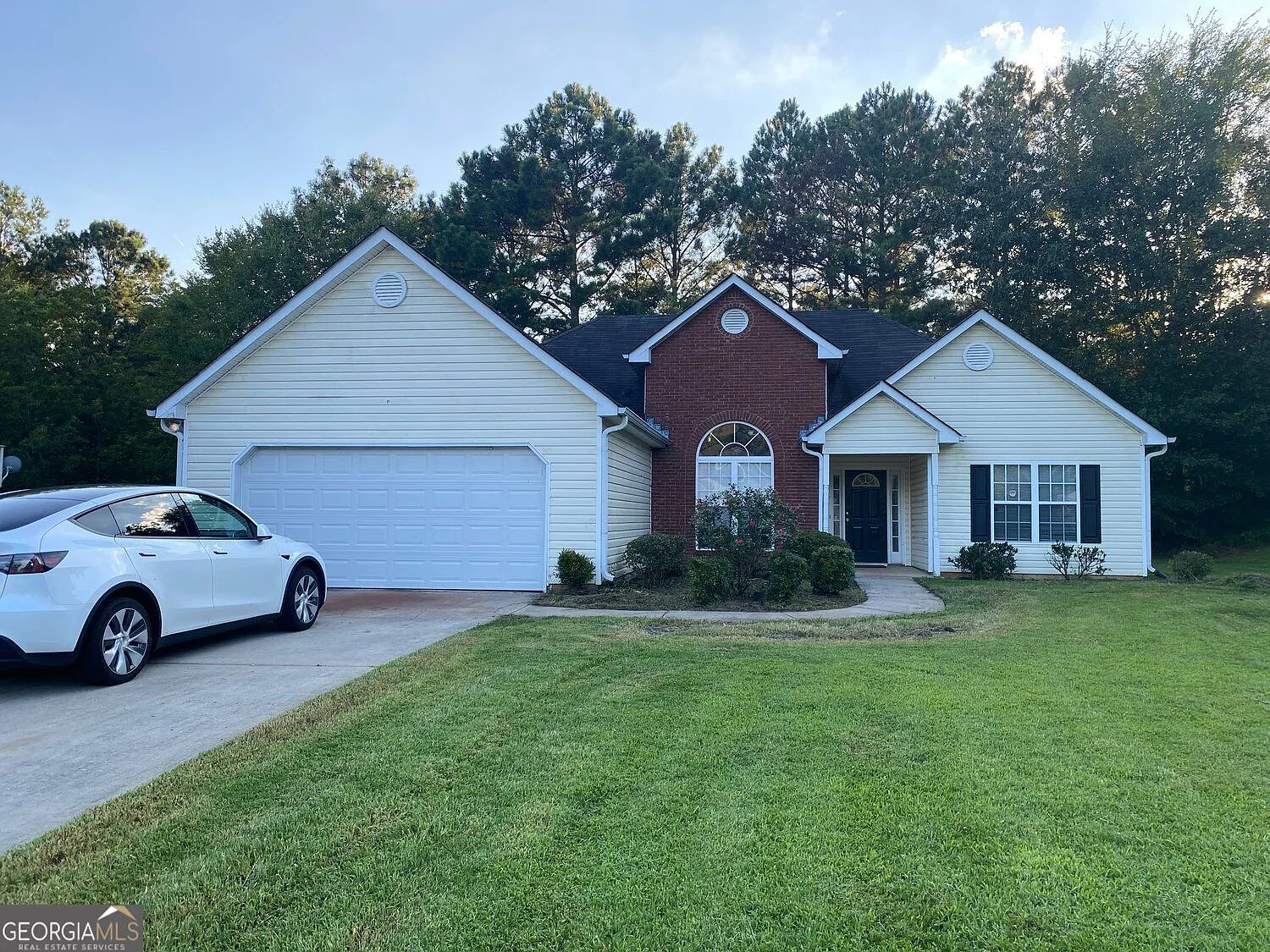 3 bed, 2.0 bath, 1550 sqft, $2,000 — Photo 2