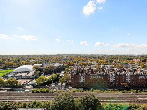 70-25 Yellowstone Boulevard image 2 of 29