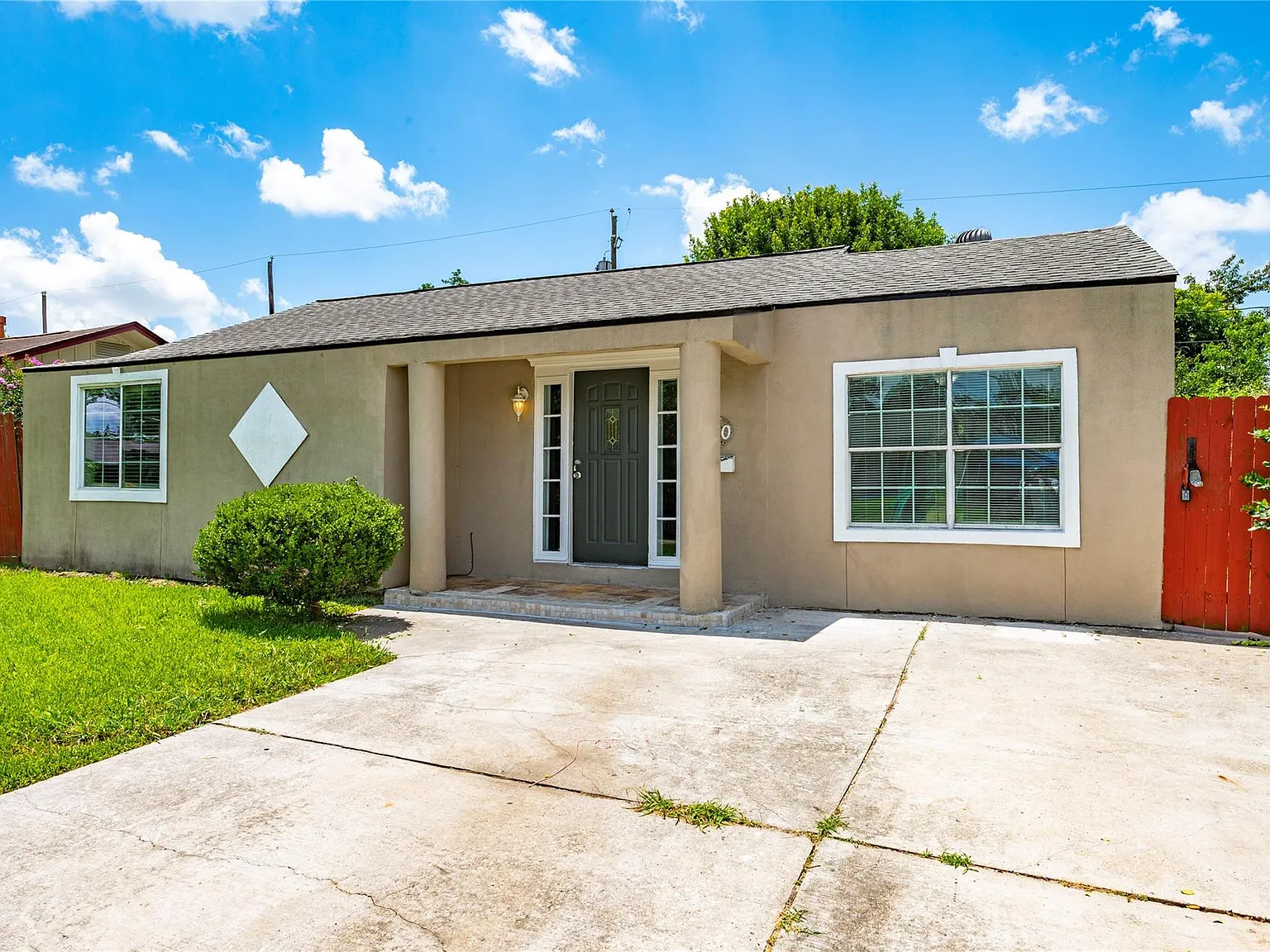3 bed, 1.0 bath, 992 sqft, $1,700 — Photo 2