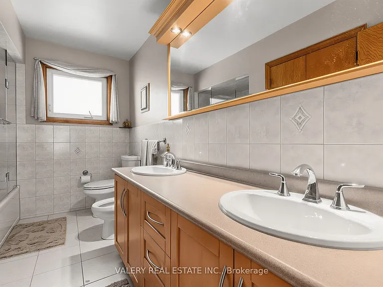 370 Maple Leaf Dr — Photo 33