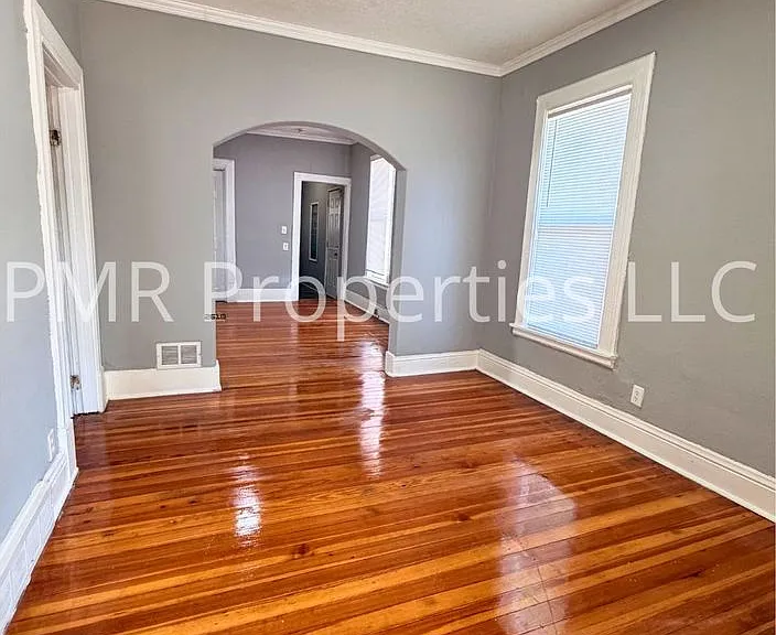 5922 N 28th Ave — Photo 2
