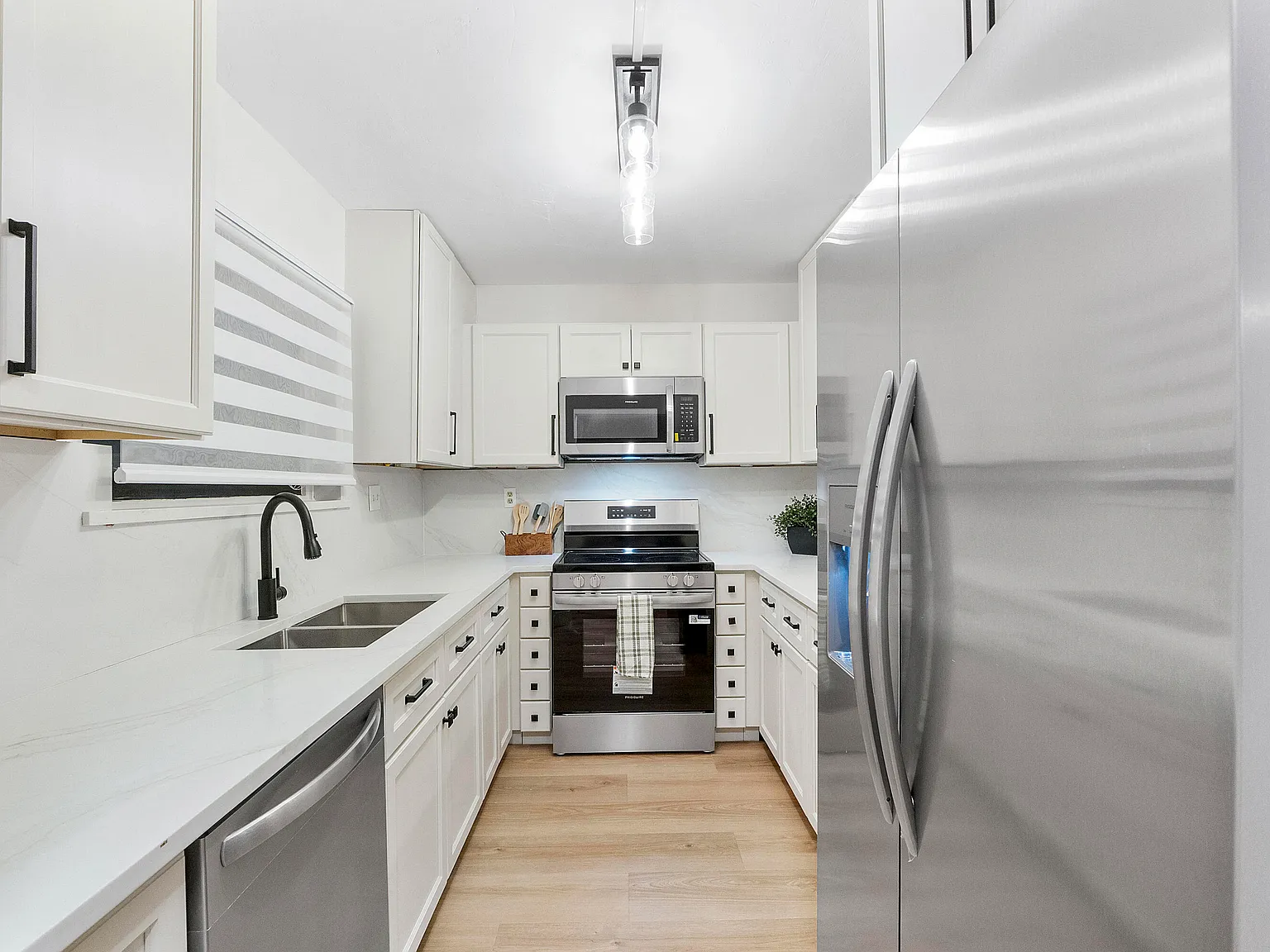 2 bed, 2.0 bath, 1176 sqft, $4,000 — Photo 4