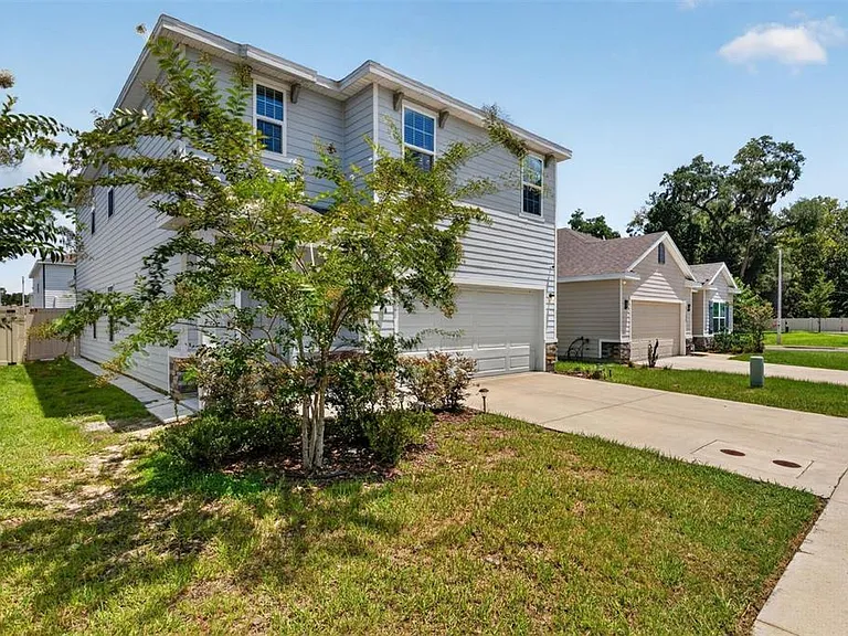 5122 SW 49th Ln — Photo 2