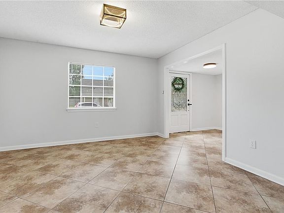 3rd image of 1825 Acadia Dr