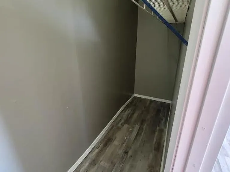 1031 Hartford St — Photo 8