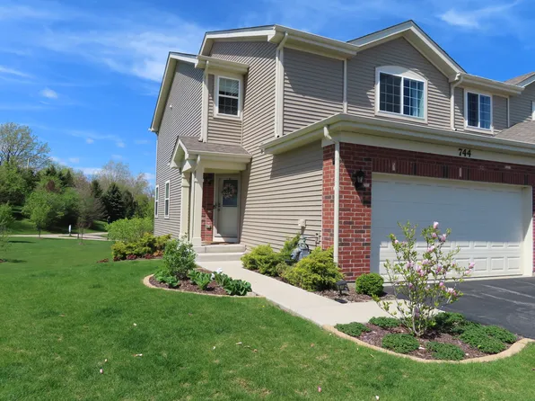 744 Wellington Ln, Cary, IL 60013