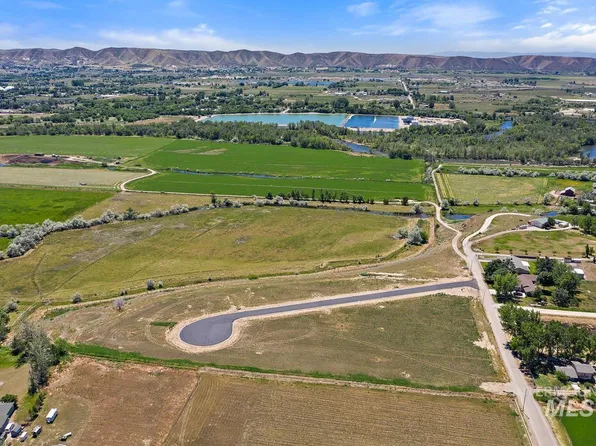 950 Jackson Ave, Emmett, ID 83617