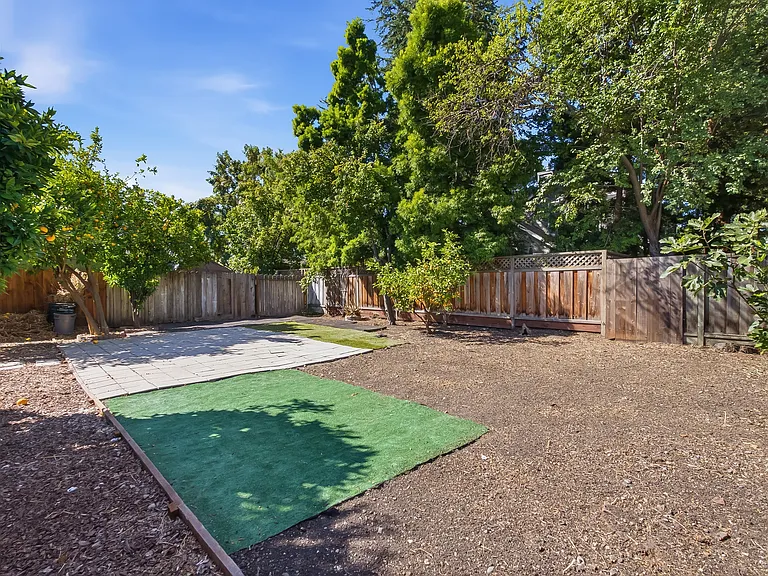 1162 Davis St — Photo 38