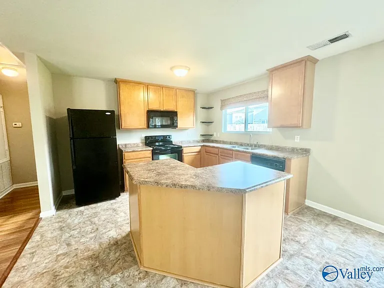 142 Vancouver Rd — Photo 6