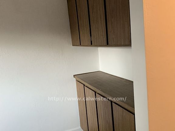4th image of 880 Willow St APT 5