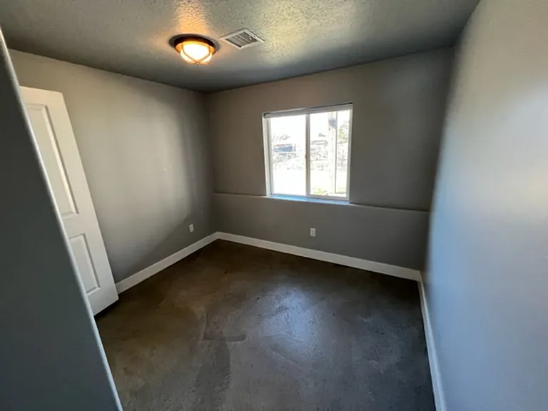 583 N 400 E — Photo 19