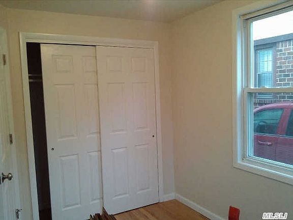 4th image of 85 E John St