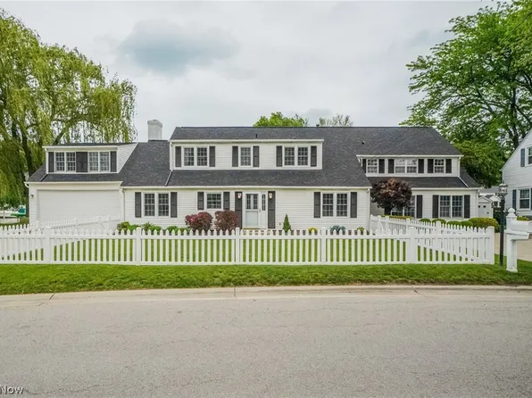 5124 Park Dr, Vermilion, OH 44089