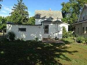 3rd image of 406 4th St NE