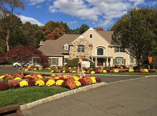 223 Woodmere Ct, Franklin Lakes, NJ 07417