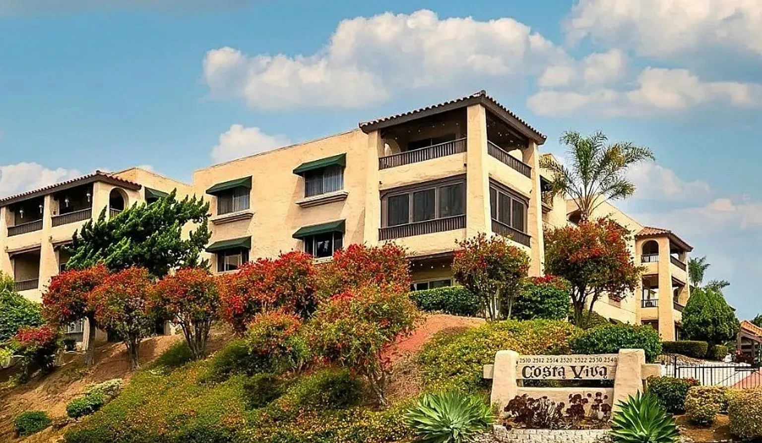 Charming 1 or 2BR Condo in Clairemont — Photo 1