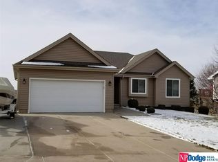1514 Applewood Dr, Papillion, NE 68133