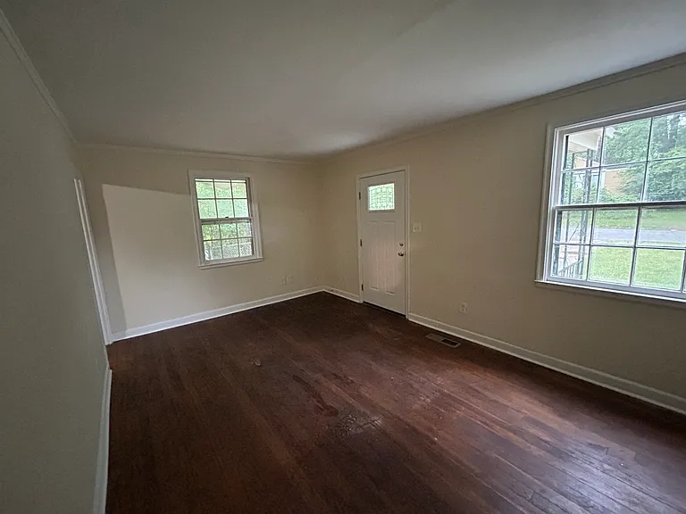 3221 Atkins Dr — Photo 17
