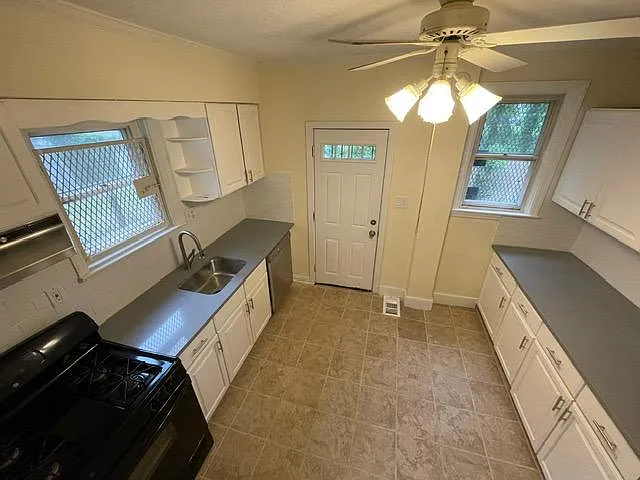 3920 Fairview Ave — Photo 5