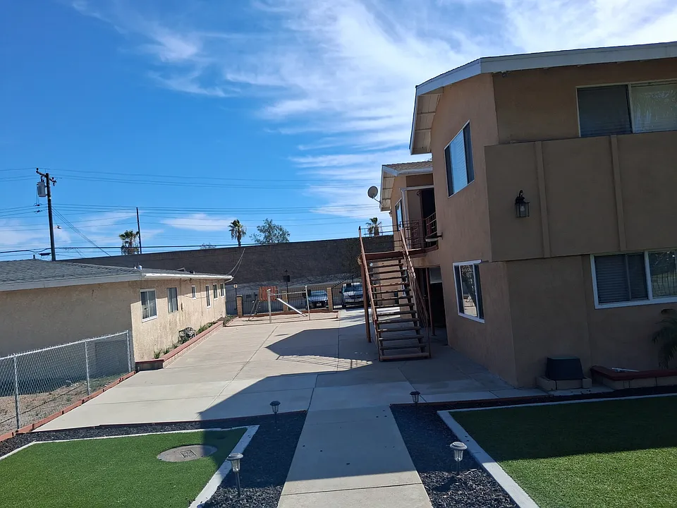 4445 Bonnie Brae St #2