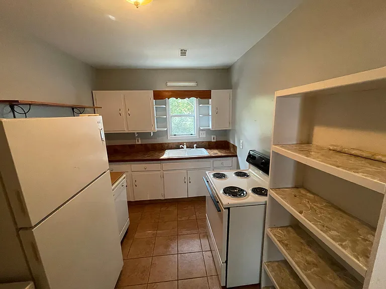 552 Pulaski St — Photo 33