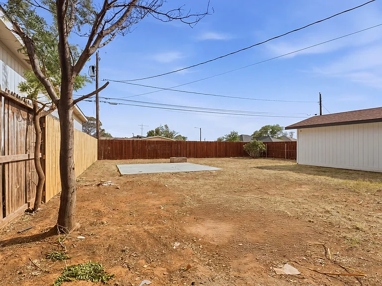 3811 Cedar Spring Dr — Photo 24