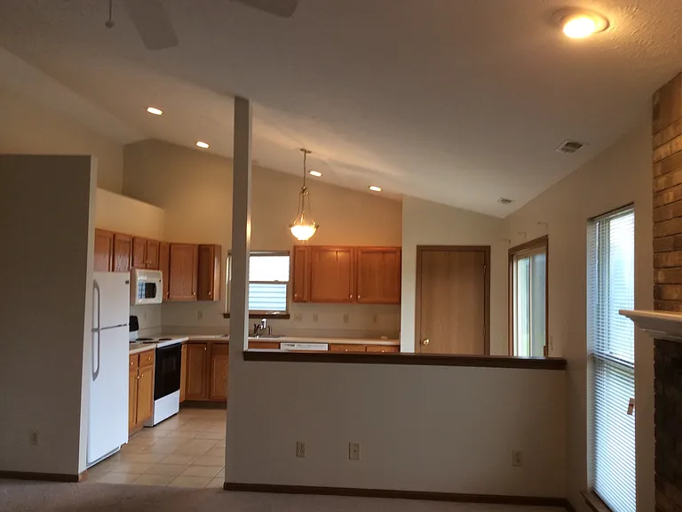 2314 Drexel Dr — Photo 10