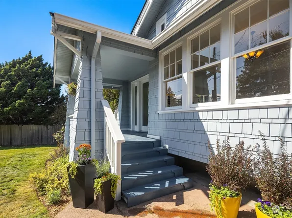 6976 Fauntleroy Way SW, Seattle, WA 98136