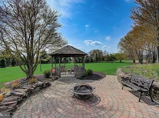 17 Hunters Ridge Dr, Pennington, NJ 08534