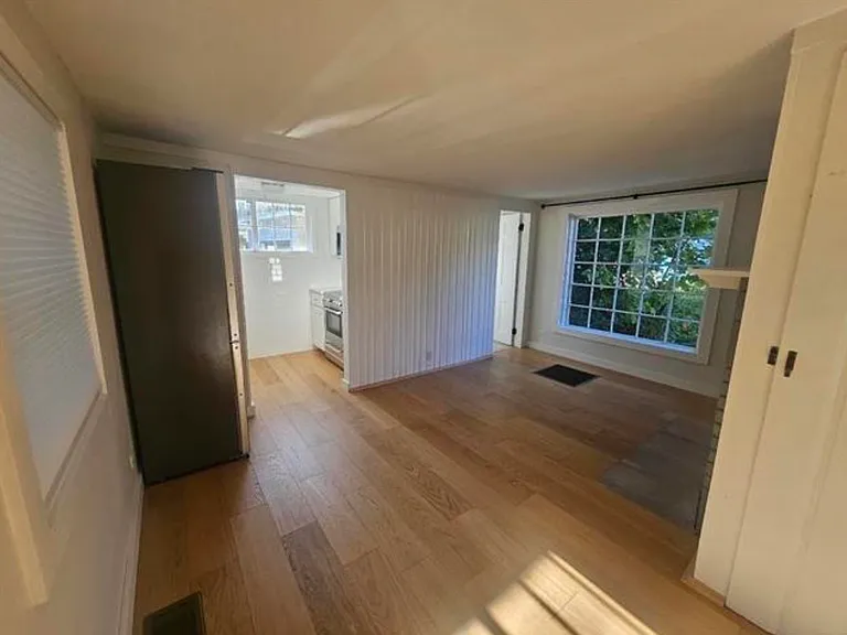 489 Elm St — Photo 2